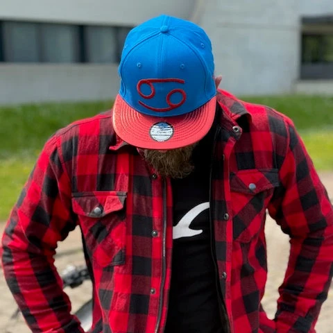 Zodiac Cancer Snapback - Blue/Red Crackling Metallic - Image 9